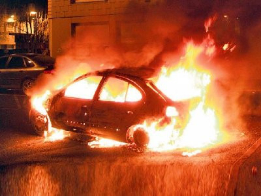Zapaljen automobil u Nikšiću