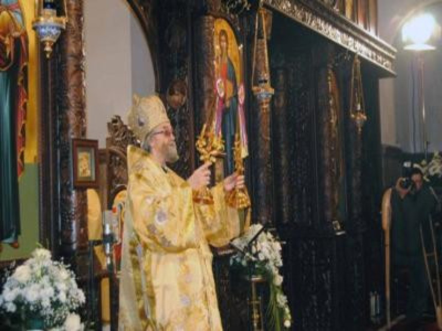 Vladika Jefrem služio ponoćnu liturgiju