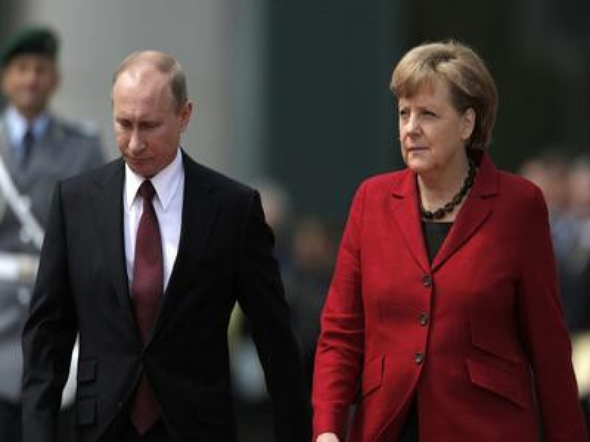 Merkelova traži pomoć od Putina