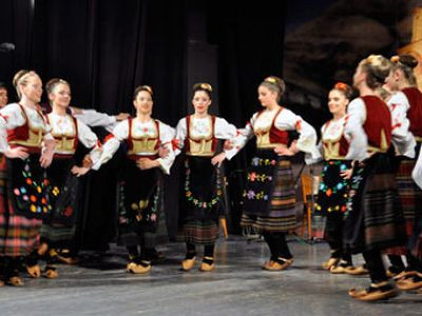 Игром и пјесмом кроз Семберију