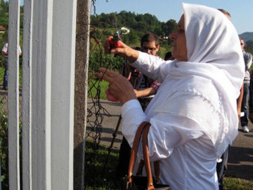 Обогатили се на комерцијализацији жртава Сребренице