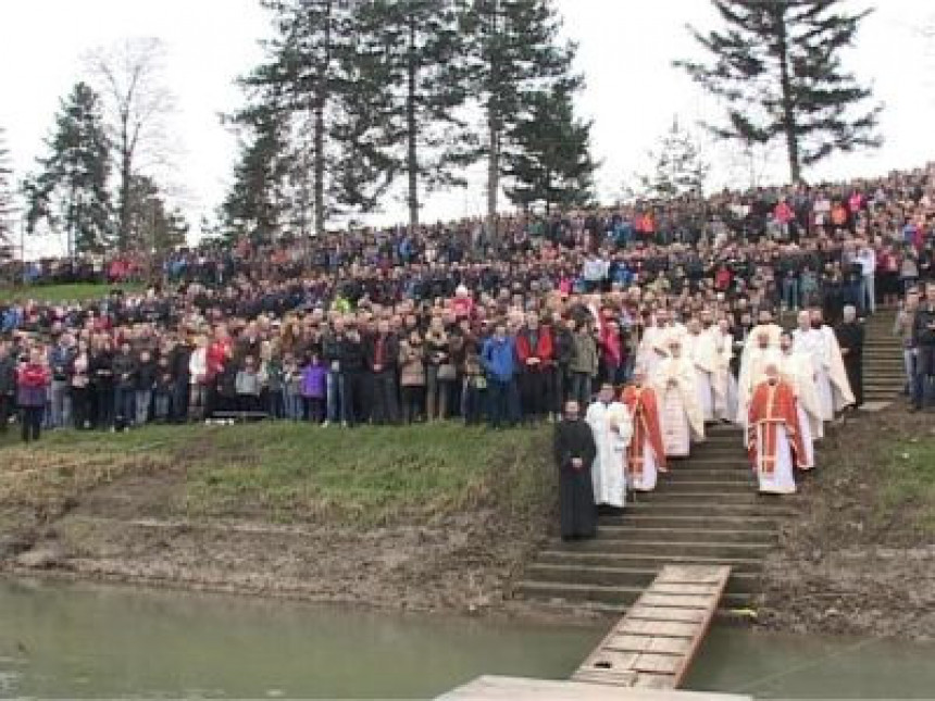 Više od 7000 Brčaka pratilo plivanje za Časni krst