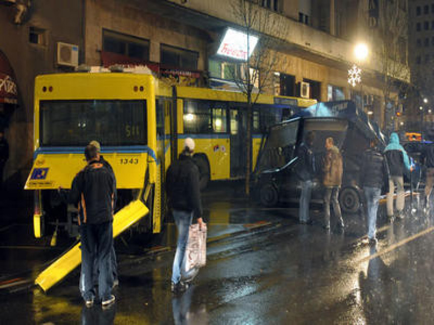 Autobus udario u hotel "Beograd"