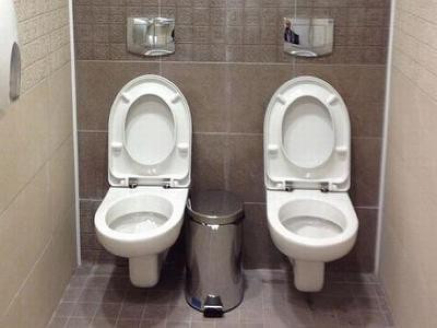 Napravili muški WC sa dvije šolje!
