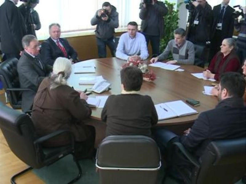 Бошњаци блокирали рад Парламентарне скупштине БиХ (ВИДЕО)