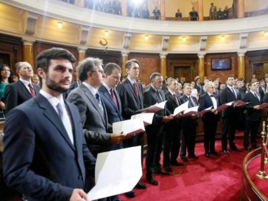 Влада Србије улази у технички мандат