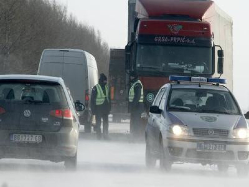 Počela evakuacija zametenih putnika