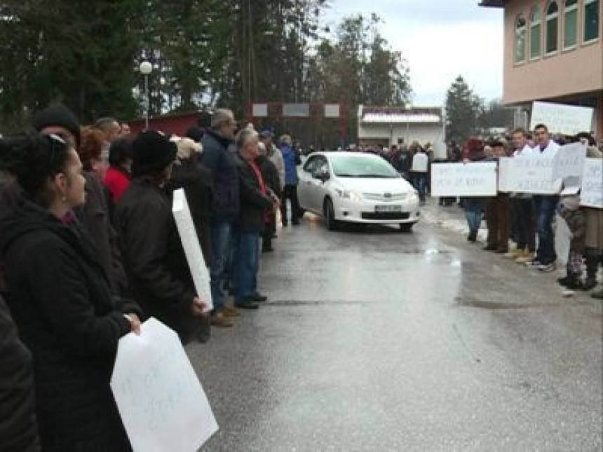 Miting podrške doktorima Ždralu i Pejiću (VIDEO)
