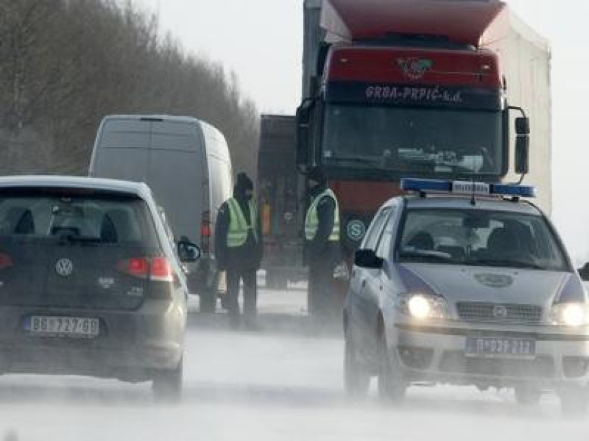 Marić: U akciji na auto-putu izvučeno 188 osoba