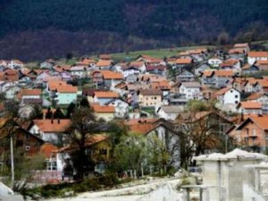 Грађани Бугојна трећи дан пред зградом Општине