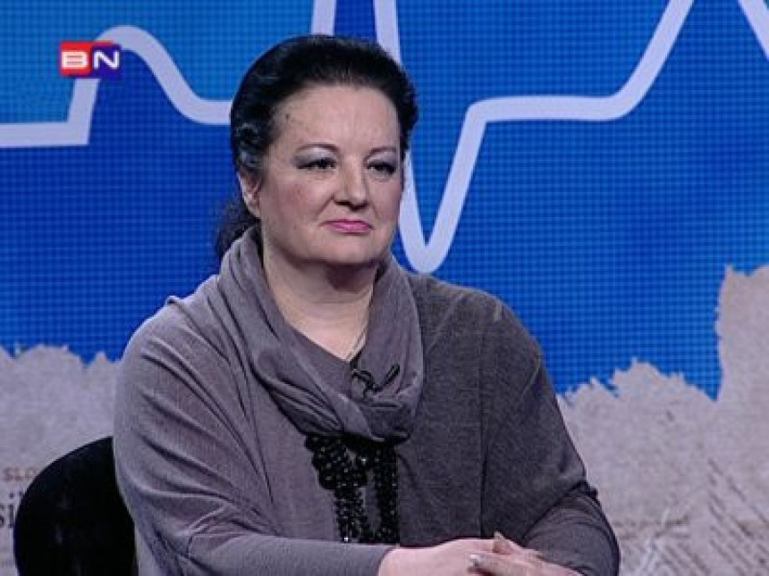 Ценић: Народ љуби руке онима што га пљачкају