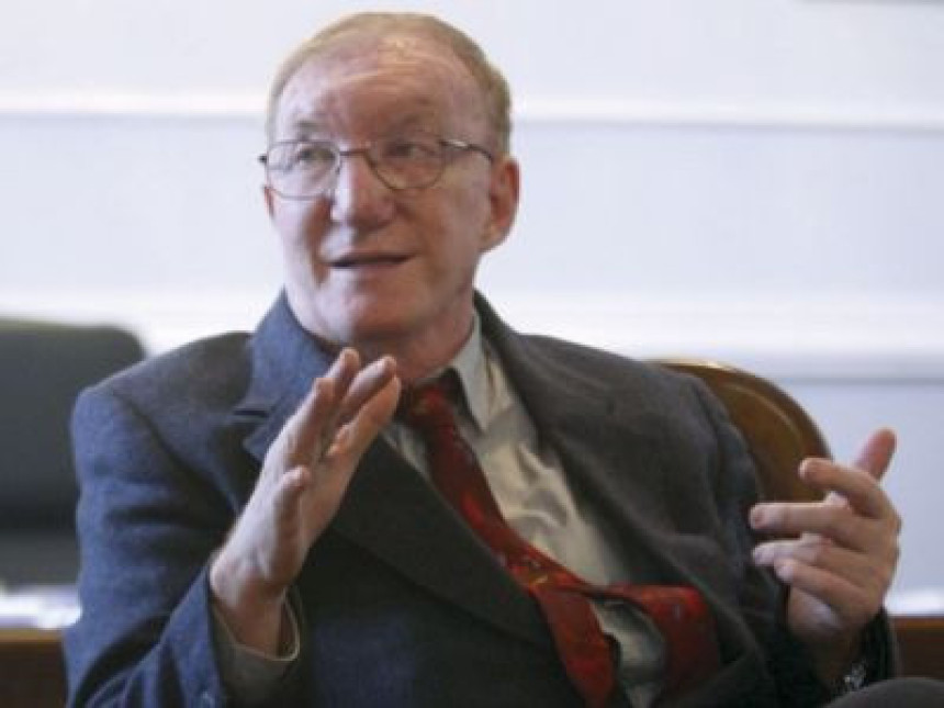 Vlajki: Haški tribunal – odvratno smiješan