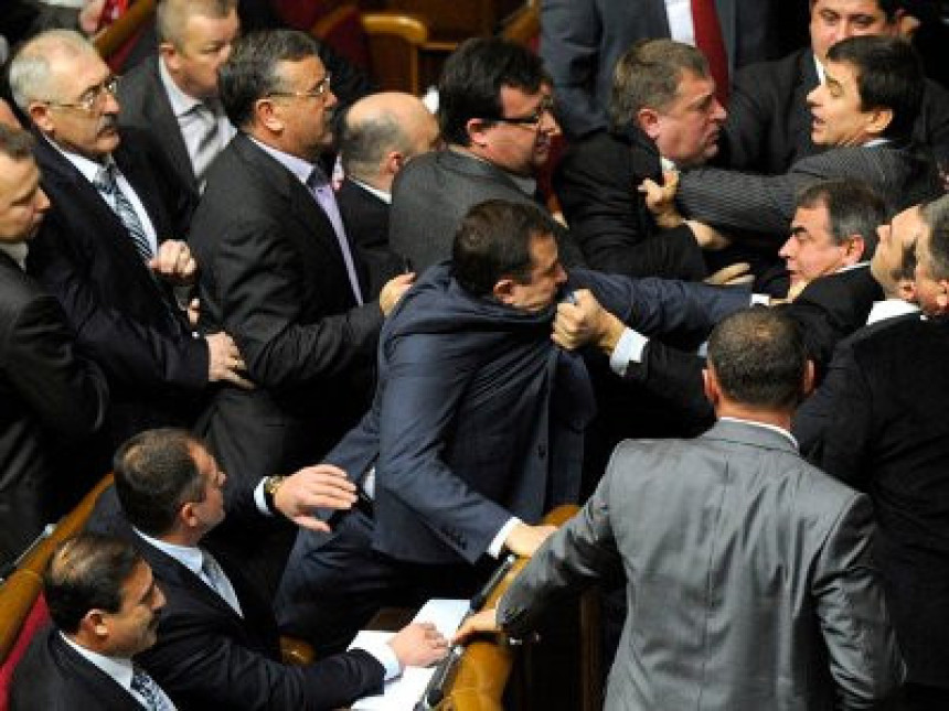 Туча у турском парламенту