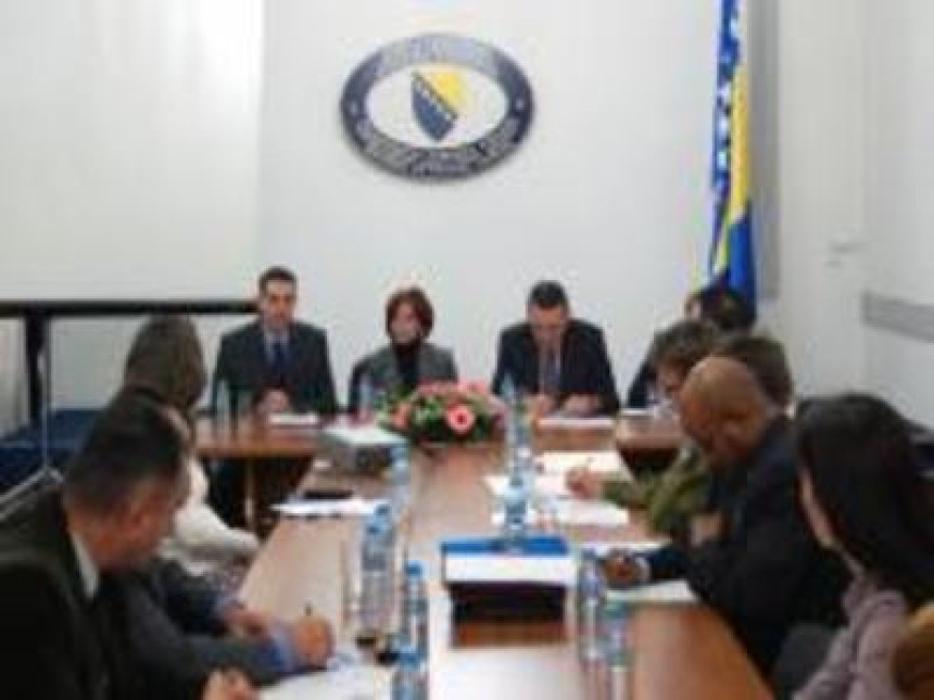 Komisija prati ispunjenje obaveza