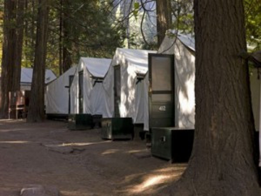 Два смртна случаја у кампу