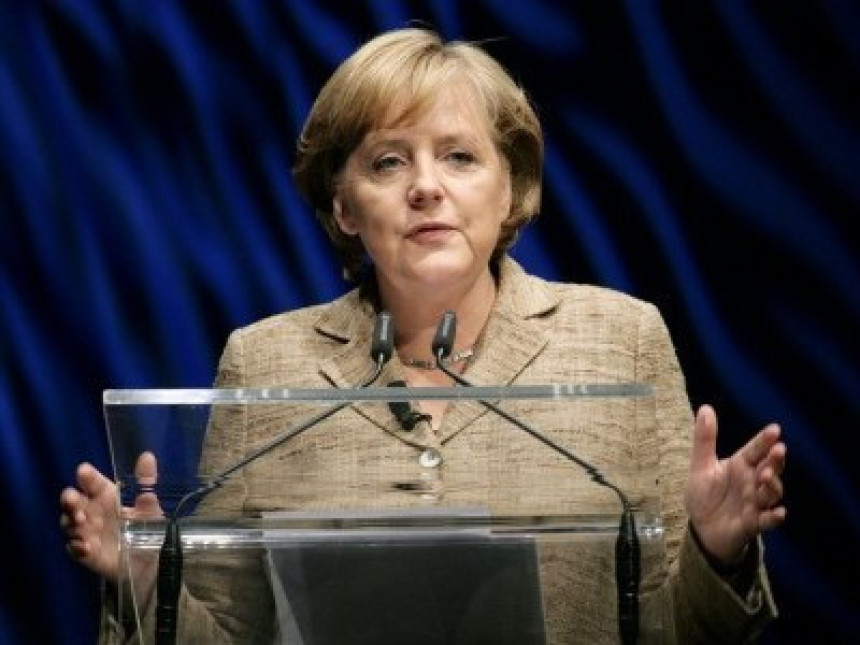 Merkel: Još ima vremena za dijalog