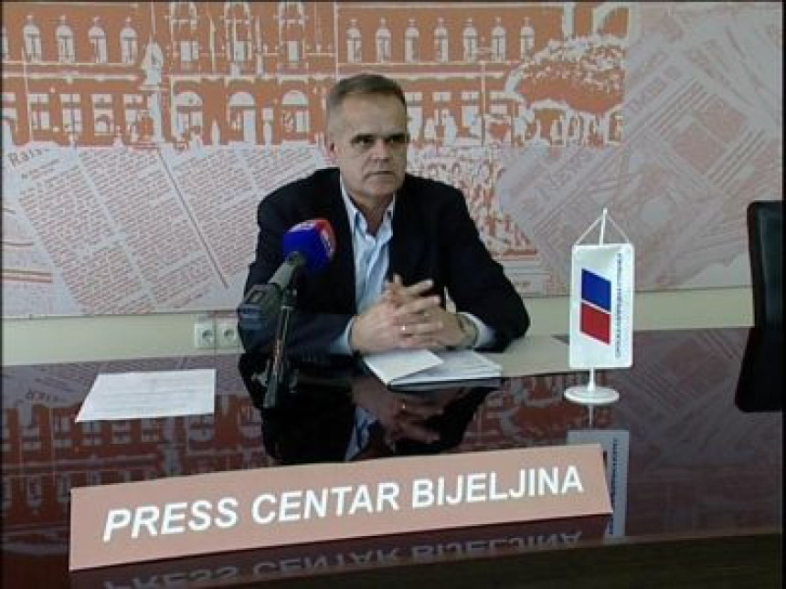 Mitrović: Dodik finansira kampanju Borisa Tadića (VIDEO)