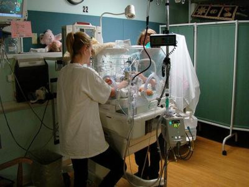 Надзор над три особе у Српској због еболе