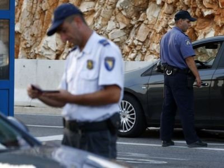 Suspendovan granični policajac