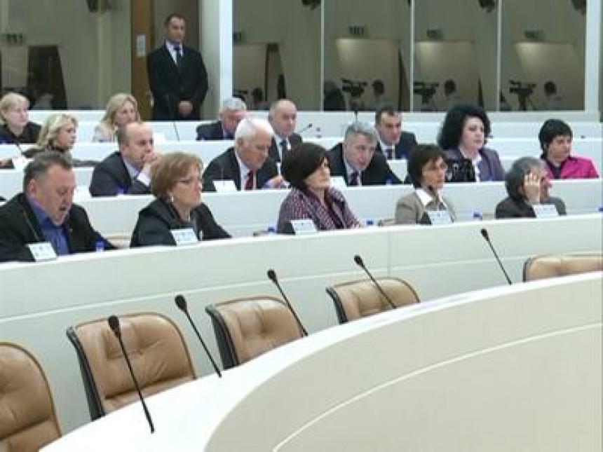 Ustav BiH zabranjuje smanjenje plata poslanicima! (VIDEO)