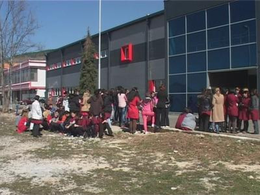 Tekstilne radnice u Bileći stupile u štrajk (VIDEO)