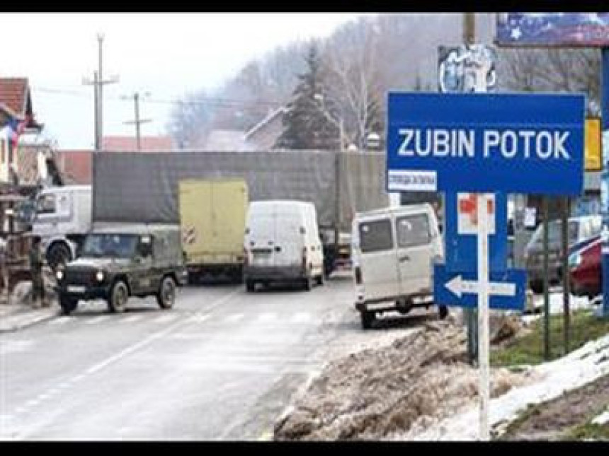 Blokirana policijska stanica u Zubinom Potoku 