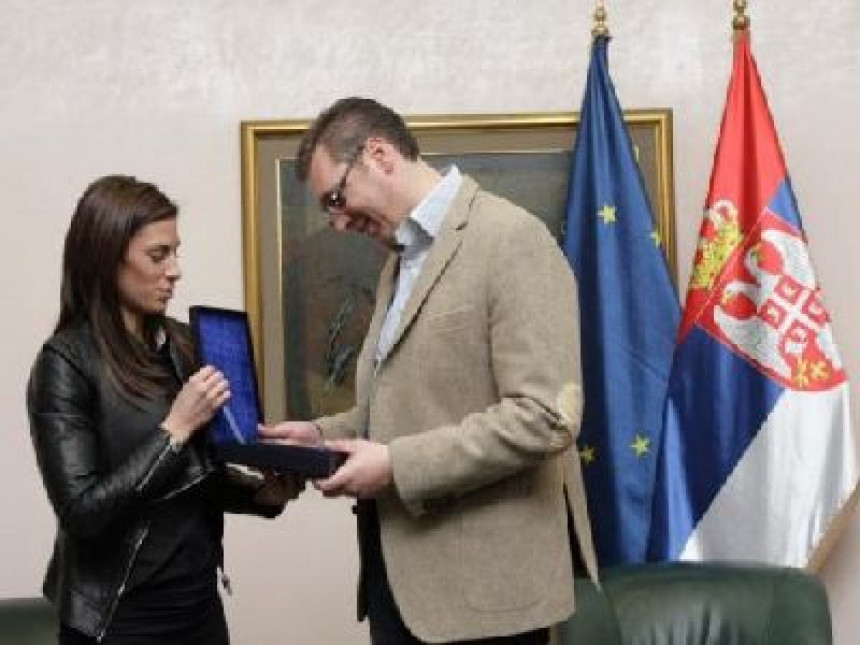 Španović poklonila medalju Vučiću
