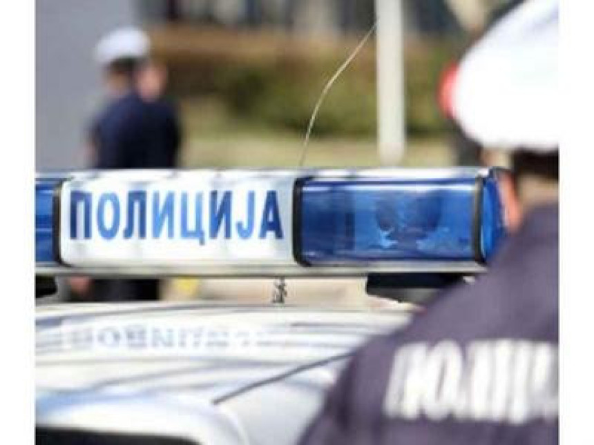 Na drveni stub postavljena bomba