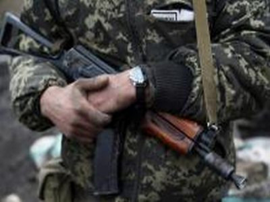 Ukrajinski vojnici u dilemi - dezertirati ili napustiti Krim
