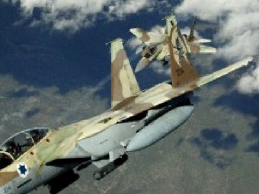 Израелски авиони бомбардовали сиријску војску