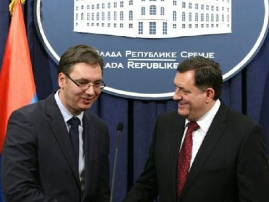 Dodik bi da sarađuju SNSD i SNS. Vučić prećutao?