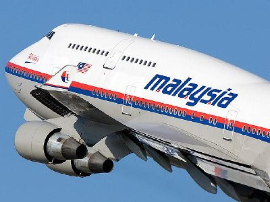 Нова драма: Малезијски авион замало у води