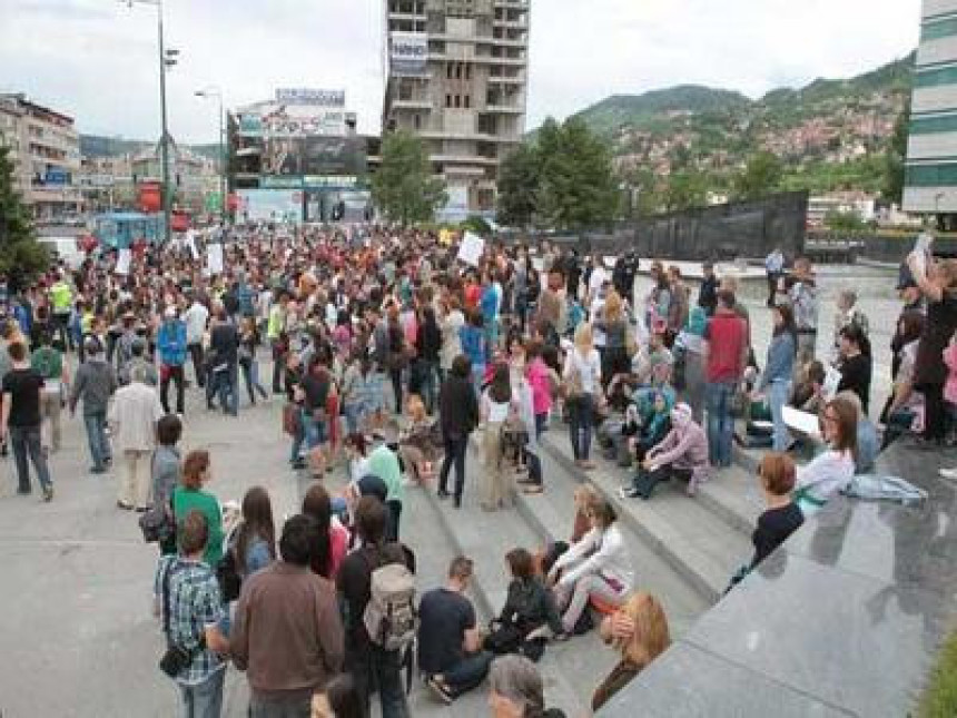 Protesti pred Parlamentom FBiH