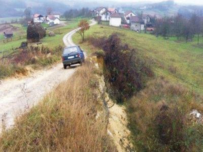 Дервента: Полиција јури - дрекавца!