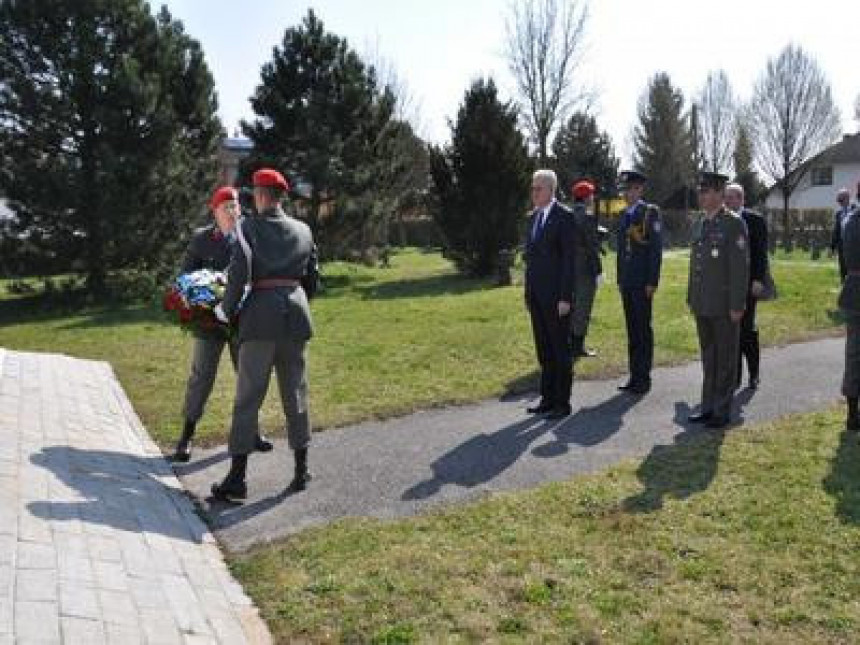 Počast žrtvama Mauthauzena i srpskim vojnicima