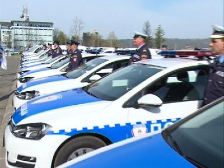 Policija dobila 200 novih vozila (VIDEO)