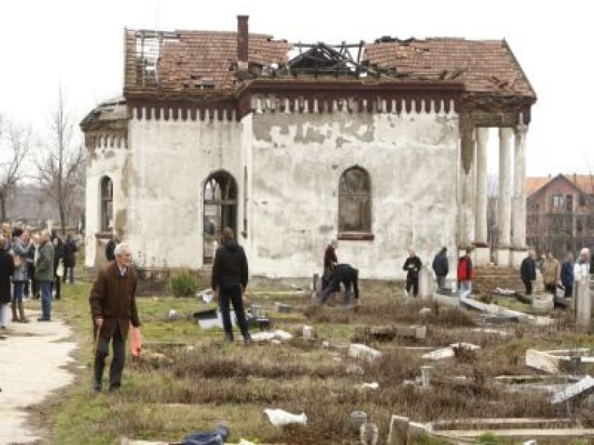 Raseljenim Srbima oduzeto pravo glasa