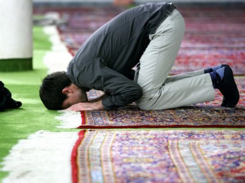 У току радног времена одлазе у џамију