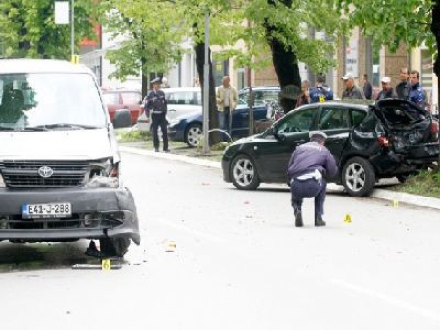 U Banjaluci se sudarili autobus i automobil