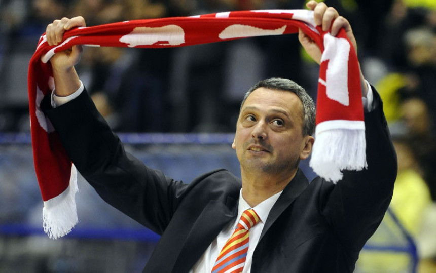 Priznanje treneru crveno-belih