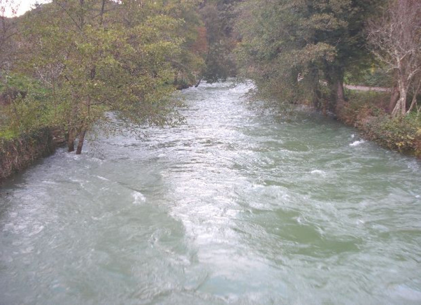 Прекинута настава због пораста водостаја