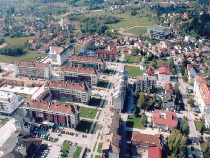 Srednja škola godinama bez fiskulturne sale (VIDEO)