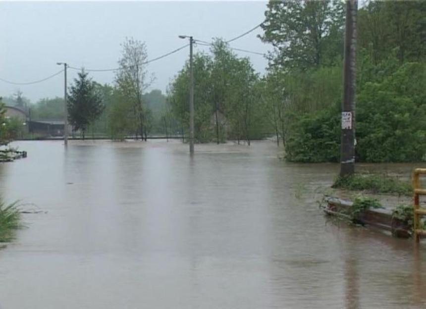 Kiša i poplave i narednih dana (VIDEO)