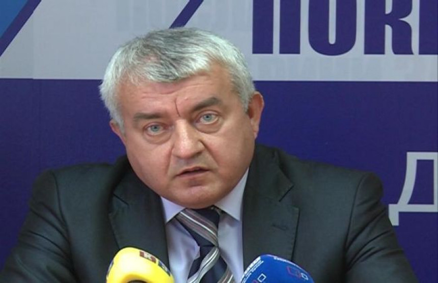 Vlada i ministar Lukač da podnesu ostavke