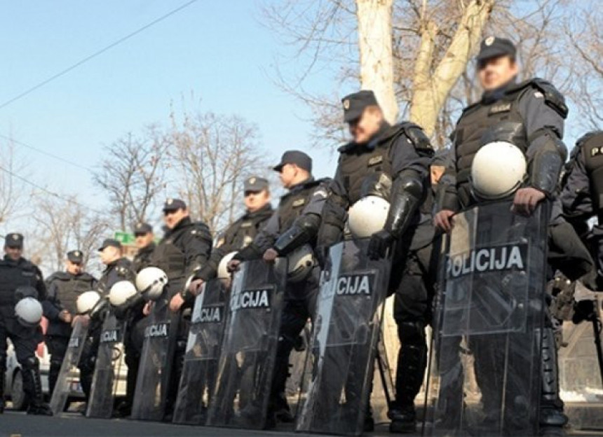 Tuča između policije i radnika AMSS