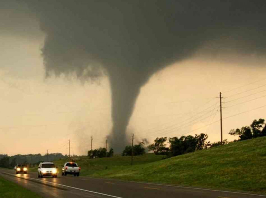 Tornado ubio 34 osobe