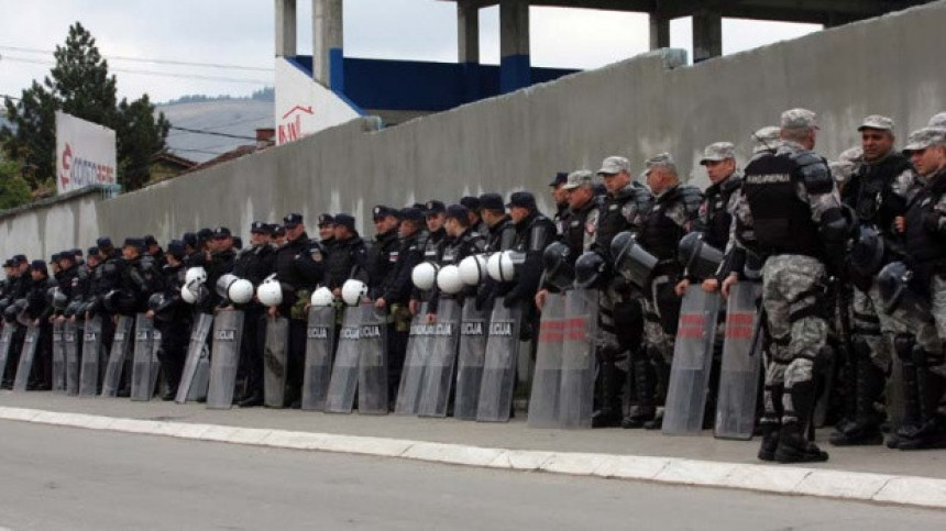 Сукоб навијача ЦЗ и припадника Жандармерије