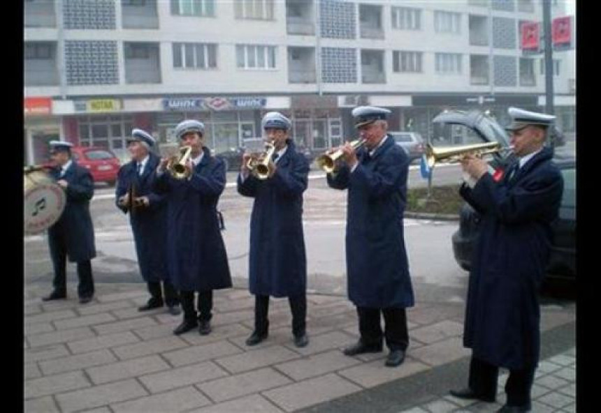 Uranak u Doboju uz zvuke duvačkog orkestra