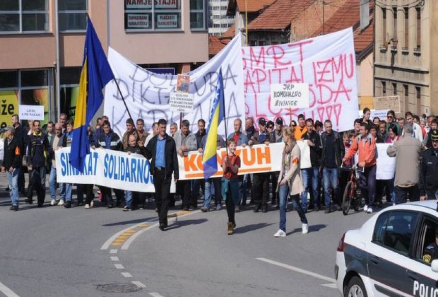 2000 radnika na prvomajskom protestu u Tuzli