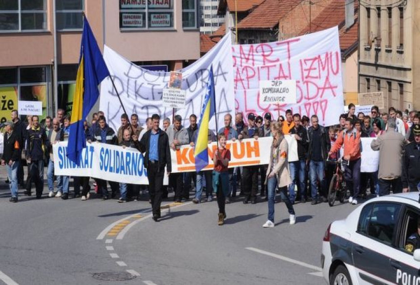 2000 радника на првомајском протесту у Тузли